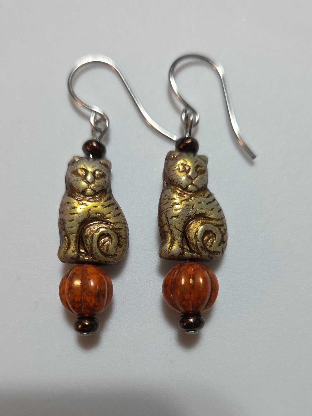 New Czech Glass Cat Dangle‎ Earrings Brown Cream Artisan Handmade Bronze Tone